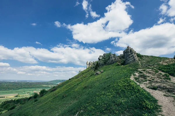 Avrupa 'daki dağların yaz manzarası