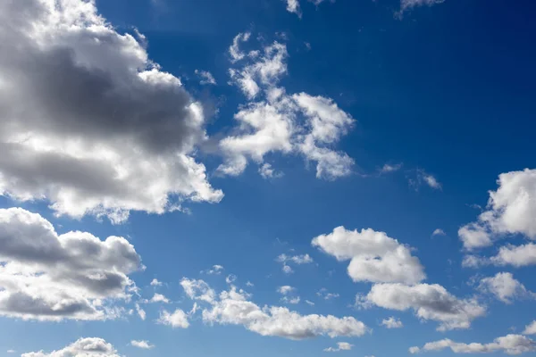 Nuvole Bianche Volano Nel Cielo — Foto Stock