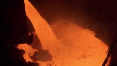 yüksek fırın Metalurji tesisi gelen sıvı metal eritme