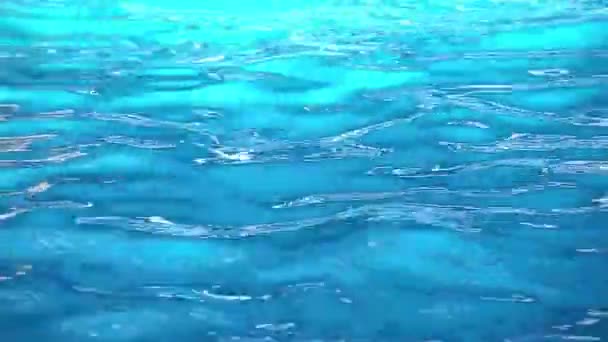 Close view of clear beautiful blue flowing water background — Stock Video