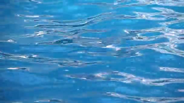 Close view of clear beautiful blue flowing water background — Stock Video