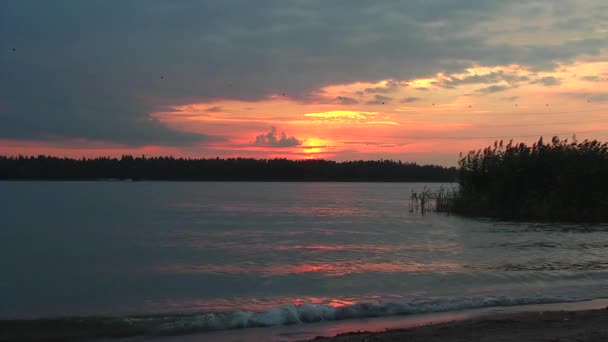 Tramonto panoramico sul lago — Video Stock