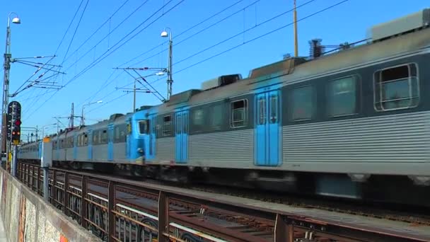 Geçen banliyö tren Stockholm'de — Stok video