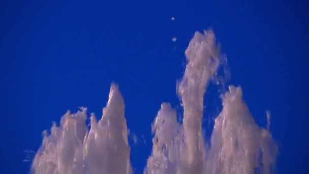 White fountain closeup on a blue background — Stock Video