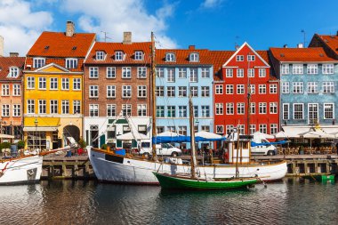 Copehnagen, Danimarka 'da Nyhavn' un renkli binaları
