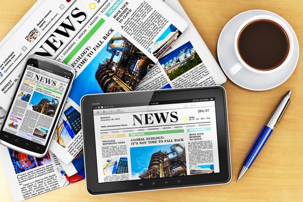 Tablet computer, smartphone and newspapers — Stock Photo, Image