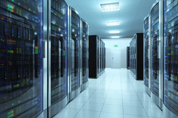 Salle de serveurs dans le datacenter — Photo