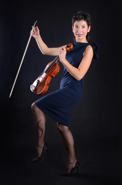 Pěkná houslistka — Stock fotografie
