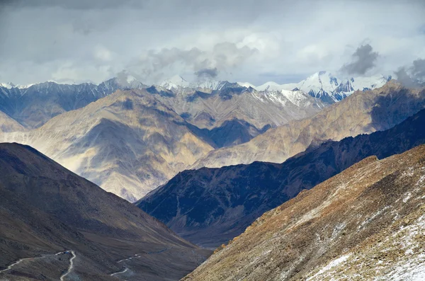 Vista sobre una cordillera de Karakorum Himalayas — Foto de Stock
