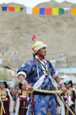 tarihi kostümleri dansçılar