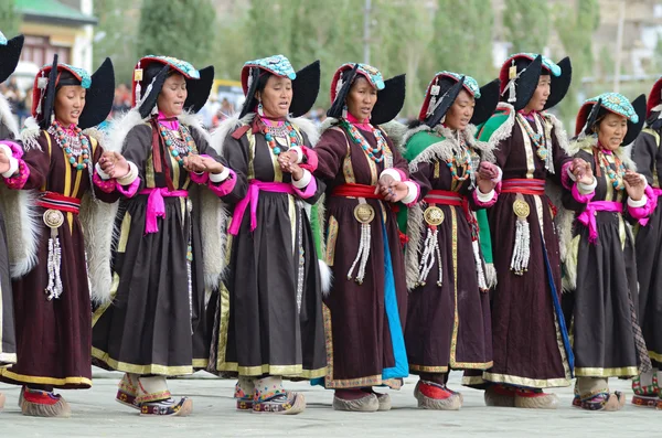 Dancers in historical costumes — Stock Photo, Image