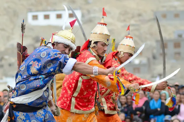 Ladakh 유산 축제에 댄서 로열티 프리 스톡 사진