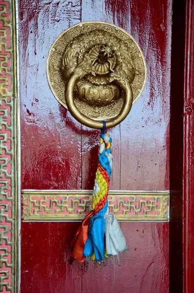 Detalj eller dörr i buddhistiska tempel. — Stockfoto