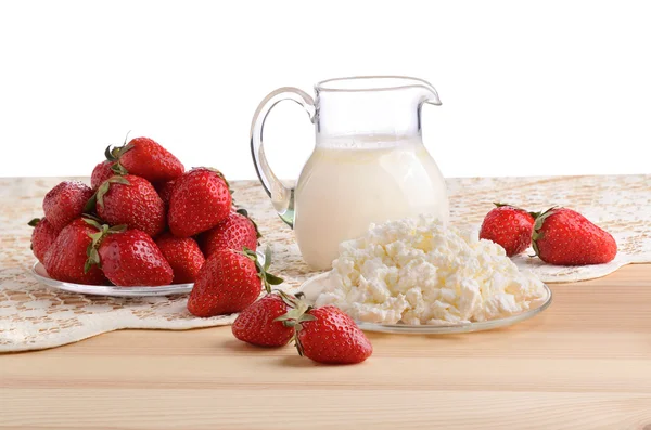 Strawberries, milk and cottage cheese — Stock Photo, Image