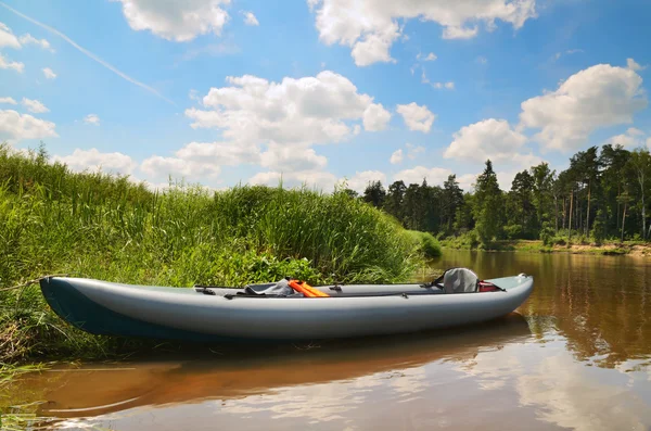 Kayak on the river — Stock Photo, Image