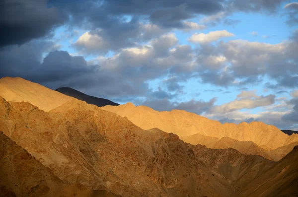 Himalaya mountains — Zdjęcie stockowe