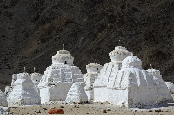 Weiße Stupas — Stockfoto