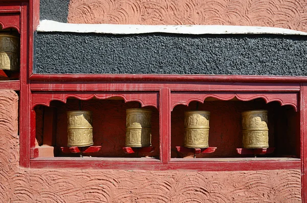 Буддийские молитвенные колеса — стоковое фото