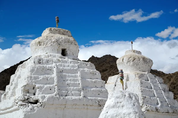 Beyaz stupas — Stok fotoğraf