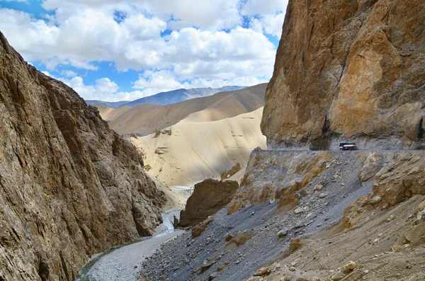 Dangerous mountain road — Stock Photo, Image