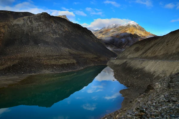 See auf dem baralacha la pass — Stockfoto