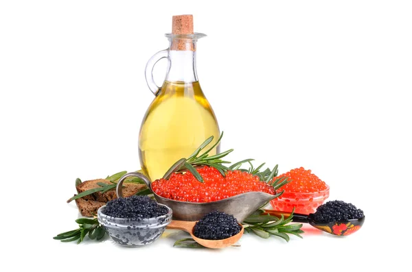 Икра и оливковое масло — стоковое фото