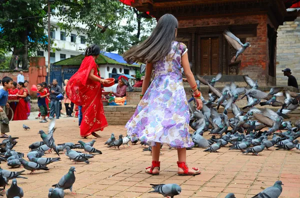 杜巴广场上的尼泊尔女孩 — 图库照片