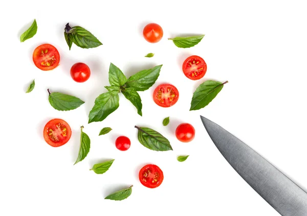 Vista Superior Del Cuchillo Cocina Con Tomates Hojas Albahaca Aisladas —  Fotos de Stock