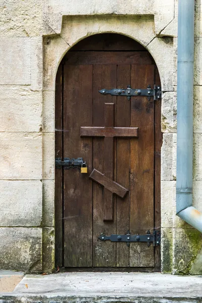 Landschaft Mit Geschlossener Kirchentür — Stockfoto