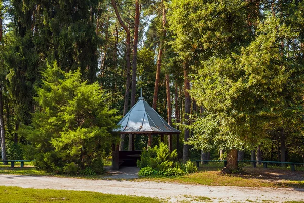 Paesaggio Con Una Casa Estiva Nel Parco — Foto Stock