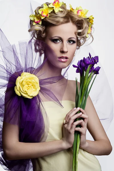 Blond beautiful woman with flowers — Stock Photo, Image