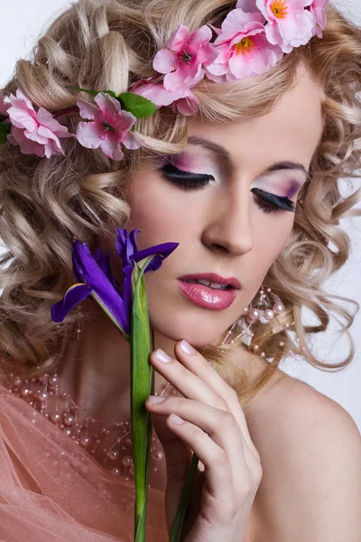 Blond beautiful woman with flowers — Stock Photo, Image