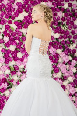 Şakayık zemin üzerine gelin