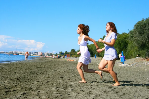 Kadınlar Plajıvrouwen op strand — Stockfoto
