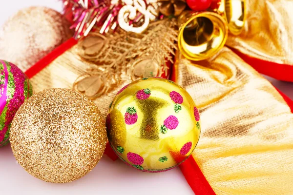 Kerstballen en decoraties — Stockfoto