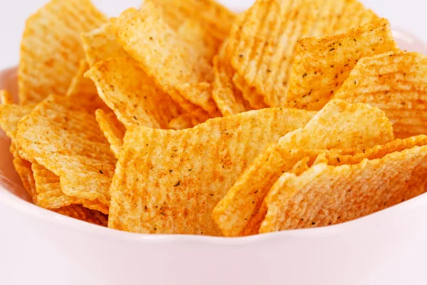 Kartoffelchips in Schüssel — Stockfoto