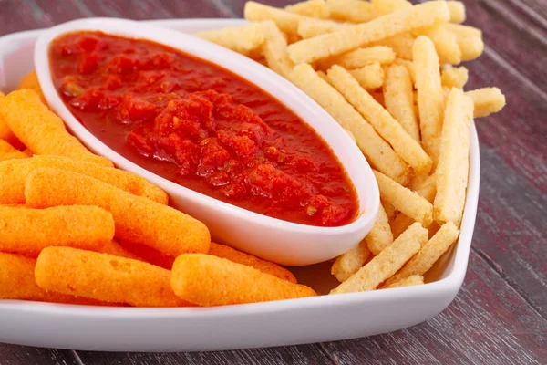 Patatas, chips de maíz y salsa roja —  Fotos de Stock