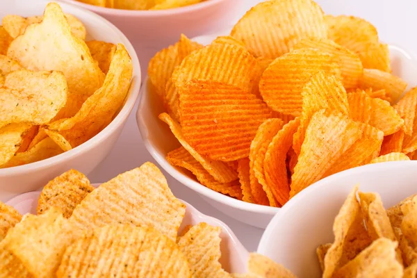 Картофельные и пшеничные чипсы — стоковое фото