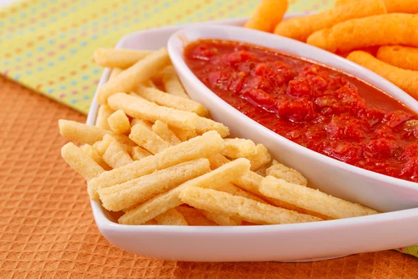 Patatas, chips de maíz y salsa roja —  Fotos de Stock