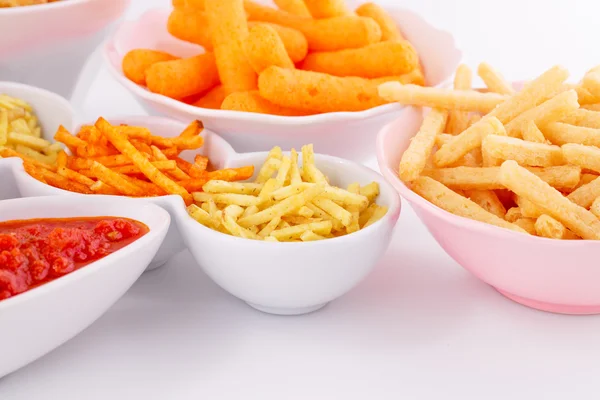 Patata, maíz y papas fritas de trigo en tazones — Foto de Stock