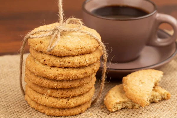 Stack Oatmeal Cookies Sesame Seeds Tied String Burlap Cloth Wooden — Stockfoto