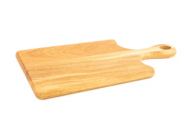 Tahta kesme tahtası beyaz arka planda izole edilmiş. Yatay resmi kapat.