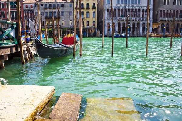 Venetian gondola on Grand Canal — Stock Photo, Image