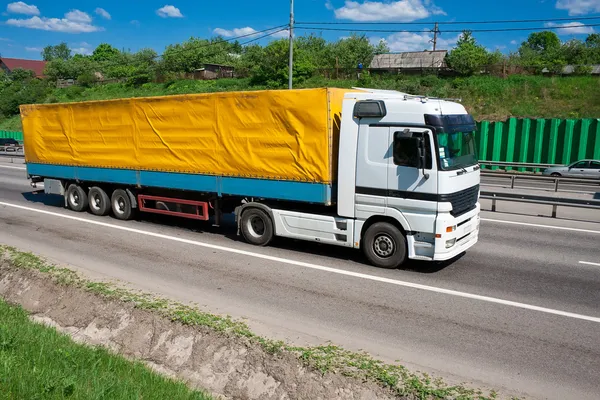 Camion in autostrada — Foto Stock