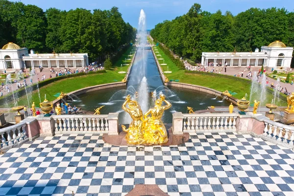 Fountains in Petrodvorets — Stockfoto