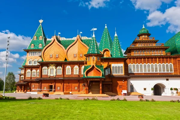 Trä palace i Ryssland — Stockfoto