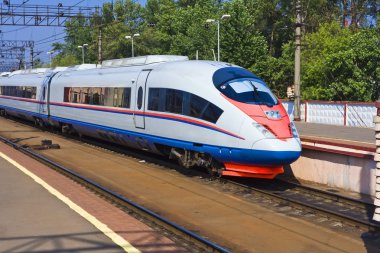 modern tren