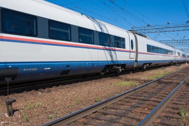 modern tren