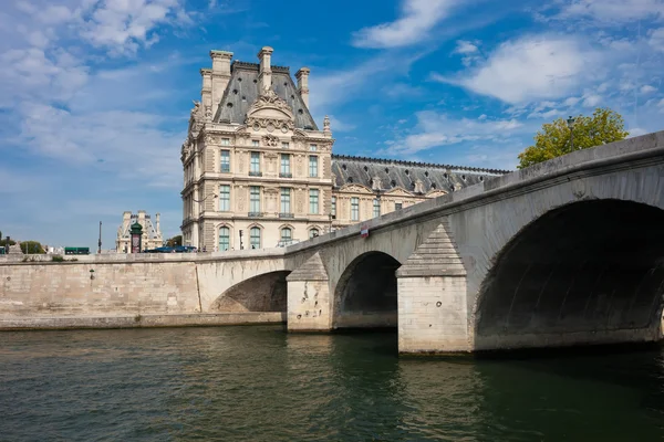 Louvre museum — Stockfoto