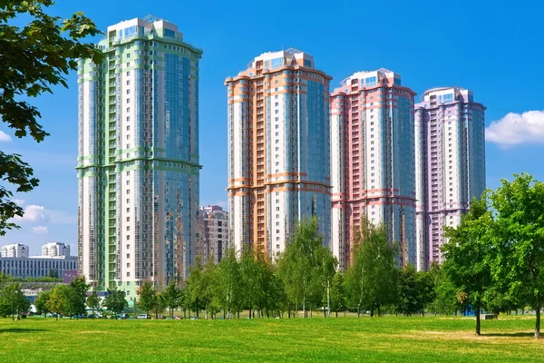 Edificios de apartamentos modernos — Foto de Stock